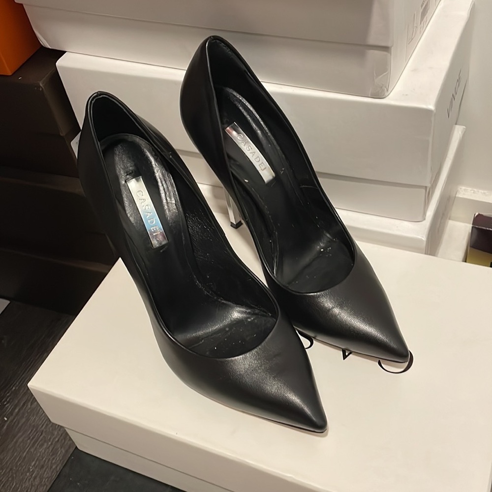 CASADEI SCARPA SIZE 7.5. WORN TWICE. PERFECT CONDITION. ORIGINAL BOX AND BAG!